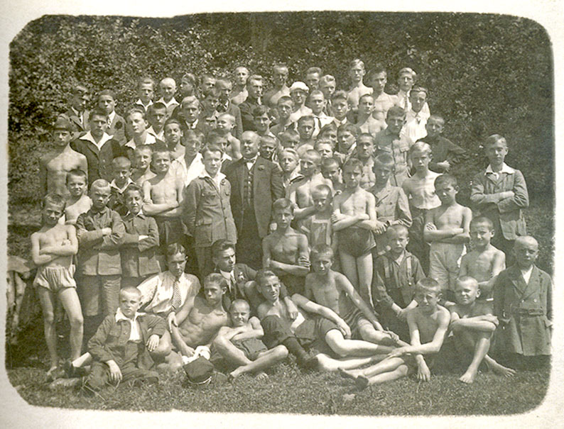 Na koloniach letnich w Petlikowicach koło Buczacza, 1926 r.