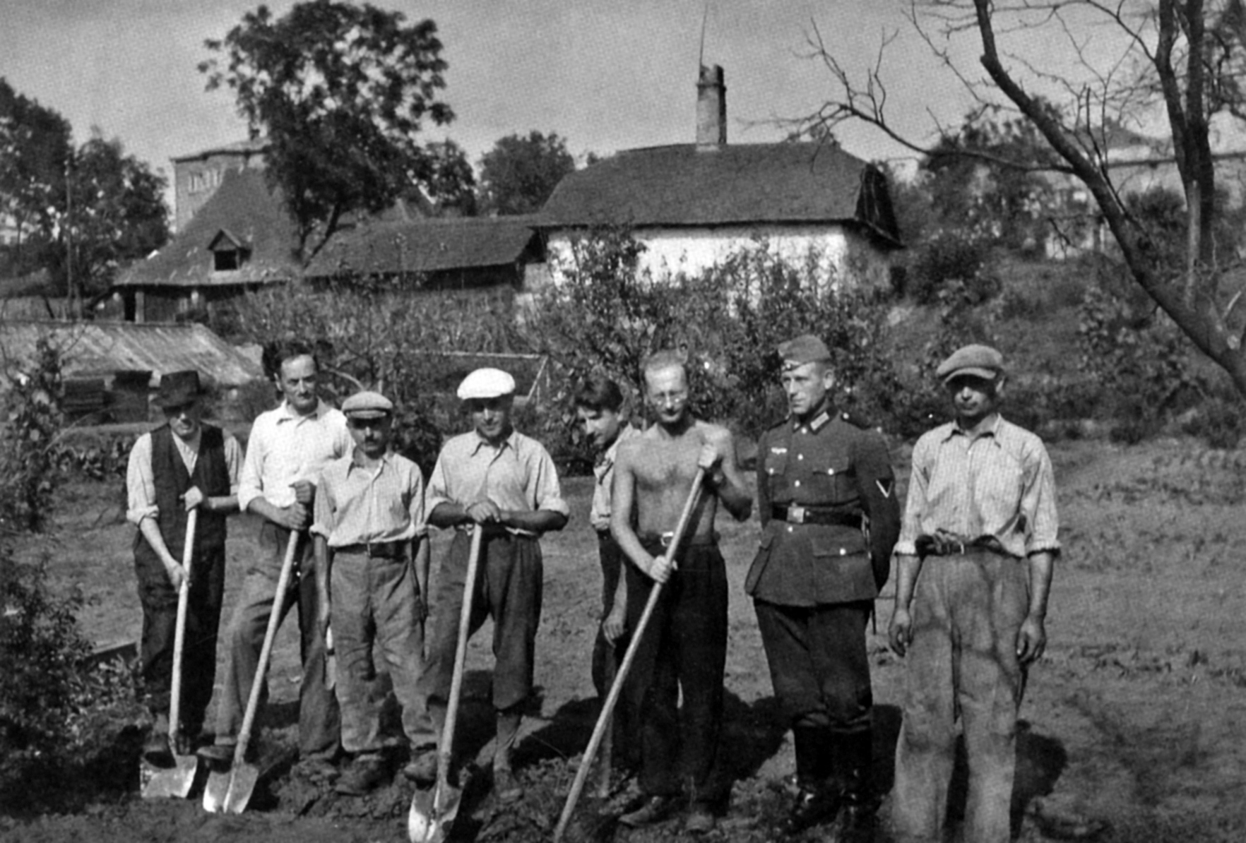 Jako manuální pracovník v péči o zelené plochy, léta 1940–1941